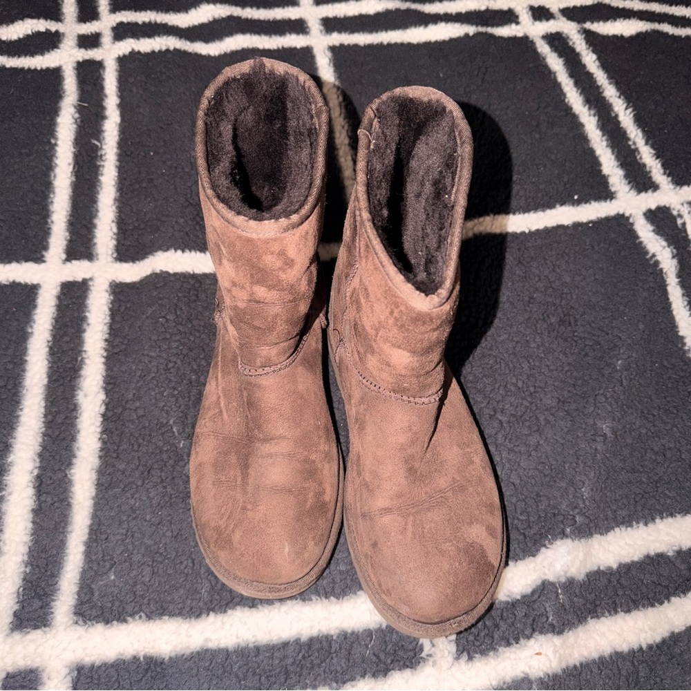 UGG Classic Short Brown - Picture 2 of 6